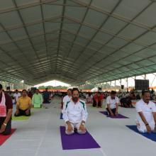 performed Yoga with Jharkhand CM Shri Raghubar  Das & a large number of people from all walks of life on the occasion of International Yoga Day at Prabhat Tara Maidan, Dhurwa in Ranchi.