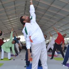 performed Yoga with Jharkhand CM Shri Raghubar  Das & a large number of people from all walks of life on the occasion of International Yoga Day at Prabhat Tara Maidan, Dhurwa in Ranchi.