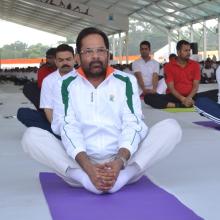 performed Yoga with Jharkhand CM Shri Raghubar  Das & a large number of people from all walks of life on the occasion of International Yoga Day at Prabhat Tara Maidan, Dhurwa in Ranchi.