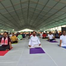 performed Yoga with Jharkhand CM Shri Raghubar  Das & a large number of people from all walks of life on the occasion of International Yoga Day at Prabhat Tara Maidan, Dhurwa in Ranchi.