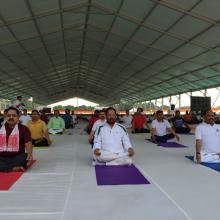 performed Yoga with Jharkhand CM Shri Raghubar  Das & a large number of people from all walks of life on the occasion of International Yoga Day at Prabhat Tara Maidan, Dhurwa in Ranchi.