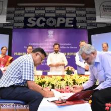 The Union Minister for Minority Affairs, Shri Mukhtar Abbas Naqvi witnessing the signing of MoUs, at the National Conference of Principal Secretaries-Secretaries in-charge of States - UTs dealing with Minority Affairs, in New Delhi on July 16, 2018.